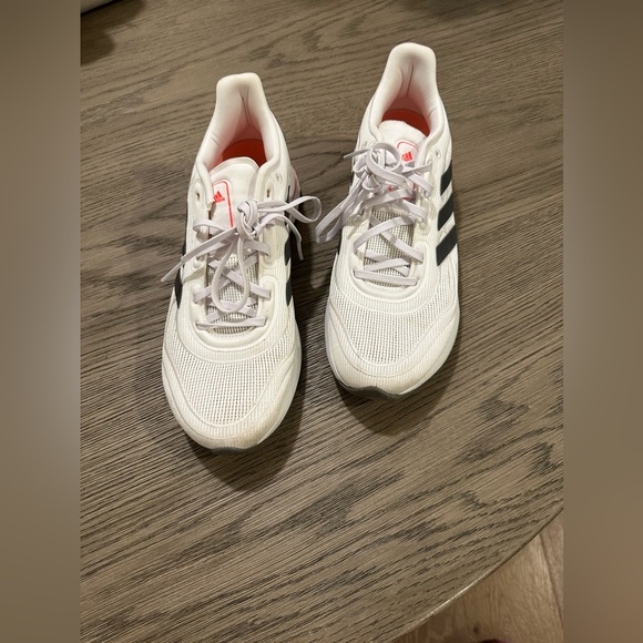 Adidas tennis shoes, 8.5 - Picture 3 of 4